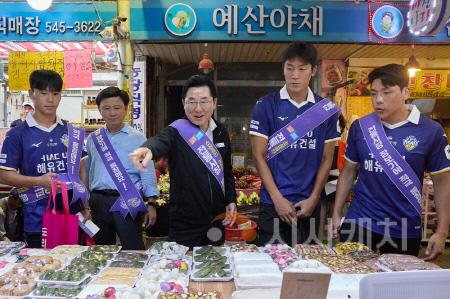 [크기변환]1. 박경귀 아산시장 "전통시장 이용…지역경제 살리는 데 동참” 당부 (1).jpg