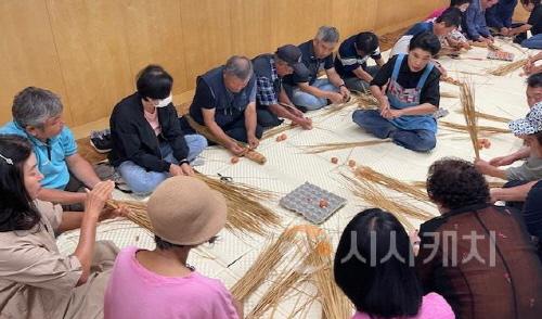 [크기변환]사본 -2. 제23회 외암민속마을 짚풀문화제 ‘아산시민 짚풀짜기 경연대회’ (3).jpg