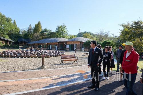 [크기변환]1. 박경귀 시장 "도고아트홀·옹기체험관, 서부권 발전 견인할 관광자원으로” (3).jpg