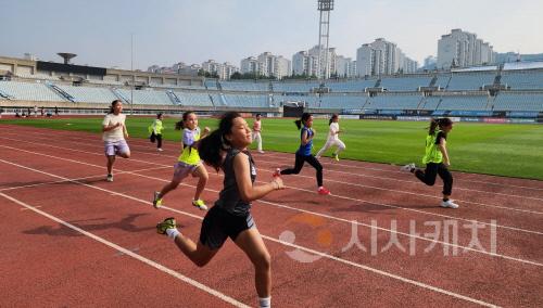 [크기변환]사본 -천안교육지원청, 2024 천안교육장배 육상꿈나무 선발대회 성료(2).jpg