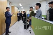 [크기변환]사본 -2. 조일교 아산시장 권한대행, 이순신종합운동장 찾아 노고 격려 (3).jpg