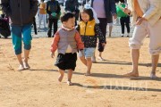 [크기변환]1. 아산시 ‘제1회 궁평저수지 맨발 황톳길 걷기 축제’ 성황리에 마쳐 (4).jpg