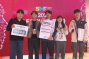 f1_사진1-2024학년도 충남 대학 창업경진대회에 참여해 주력산업(기술창업) 분야 최우수상을 수상한 순천향대 아미고팀이 함께 기념 촬영을 하고 있다..jpg