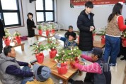[크기변환]사본 -4. 목포 외달도 미리 크리스마스 행사_트리 만들기 모습.jpg