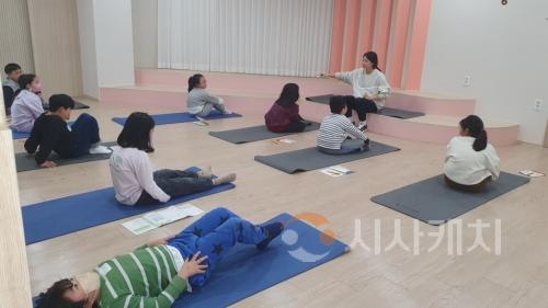 f_[첨부] 세종시교육청, 방학 동안 학생건강 관리한다. 1 아이들과 함께 하는 매트 운동.jpg