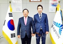 f_임채성 의장, 최민호 시장, 최교진 교육감과 2025년 주요 현안 논의 (1).jpg