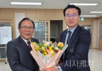 f_왼쪽부터 오영철 (가칭)세종사랑운동 시민연합회의 회장, 이용실 기획조정실장.jpg