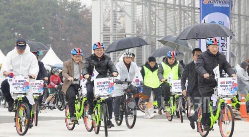 [크기변환]사본 -5. 이장우 대전시장, 3.1절 자전거 대행진 행사 참석-사진4.jpg