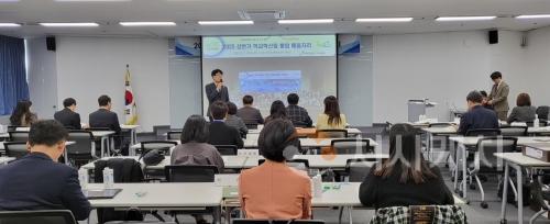 f_사진자료1_충남교육청, 지속가능한 미래교육 실현 위한 학교혁신 정책 추진 본격화(윤표중 정책기획과장님 인사말씀).jpg