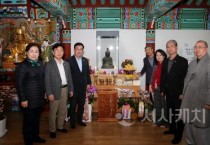 f_250311 행정문화위원회 서산 부석사 금동관세음보살좌상 친견.JPG