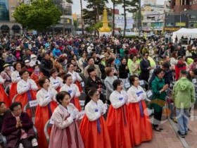 [크기변환]사본 -1. 오세현 아산시장, ‘온빛 연등 축제’에서 위로와 희망 전해 (3).jpg