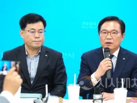 f_김석필 천안시장 권한대행 부시장 인구70만명 돌파 차담회 (2).jpg