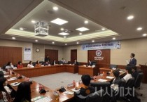 f_사진 2. 문성제 총장이 장애학생과 학부모와 간담회를 진행했다.jpg