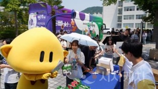 f_3. 0시 축제 이색홍보‘대전빵차’출현에 부산 MZ 열광1.jpg