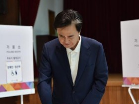 [크기변환]사본 -김태흠_충남도지사가_3일_보령시_웅천초등학교에_마련된_웅천읍_제2투표소에서_제21대_대통령선거_투표를_하고_있다_(2).jpg