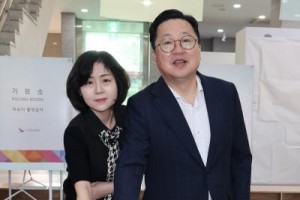 [크기변환]사본 -이장우 대전시장, 제21대 대통령 선거 본투표 참여1.jpg