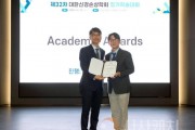 f_왼쪽부터 황선철 대한신경손상학회 회장과 단국대병원 윤정호 교수.jpg