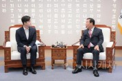 [크기변환]사본 -최민호시장-김용태위원장 회동(공보관실)3.jpg