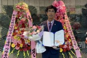 [크기변환]사본 -사진2_홍순철 의원 의정대상 수상 사진.jpg