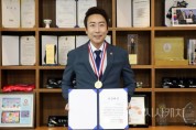 [크기변환]사본 -(20250630) 제22회 지역신문의 날 의정대상(임채성).jpg