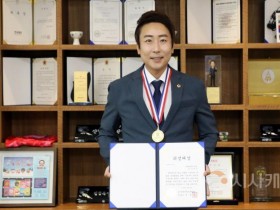 [크기변환]사본 -(20250630) 제22회 지역신문의 날 의정대상(임채성).jpg