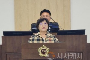 f_4. 충청광역연합의회 안경자 의원, 충청권 시·도민의 가계부담 완화와 농가소득 증대를 위한 농산물 직거래 매장 활성화 지원 촉구_5분발언(사진).jpg