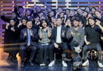 f_사진1 세계적 극단인 ‘사계(四季)’의 공연 제작 책임자 히라노 마코토(平野真登) PD가 순천향대 공연영상학과 방문 일정을 소화하고 기념촬영을 진행하고 있다..jpg