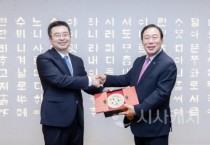 f_중국 산시성 대표단 방문_왼쪽부터 천춘지앙 부성장, 최민호 세종시장(대외협력담당관).jpg