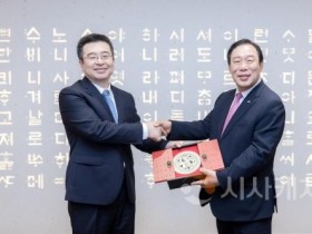 f_중국 산시성 대표단 방문_왼쪽부터 천춘지앙 부성장, 최민호 세종시장(대외협력담당관).jpg