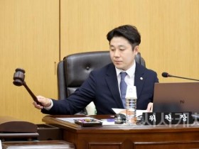 f_(사진자료) 충청권 하계세계대학경기대회 지원 특위_김진오 위원장.jpg