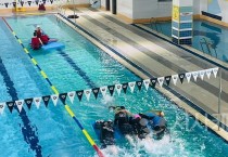 [크기변환]사본 -특수교육대상학생이 학부모와 함께 생존수영 교육으로 여름나기1.jpg