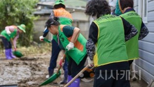 [크기변환]2. 시민·장병 등 아산시 수해 복구 동참… &quot;아직 도움의 손길 절실” (3).jpg