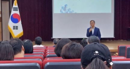 f_보도자료(아산교육지원청, 지역 소멸 시대 학교와 마을의 길을 묻다)1.jpg