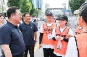 [크기변환]사본 -이장우 시장, 시민들과 시간여행 퍼레이드 감상4.jpg