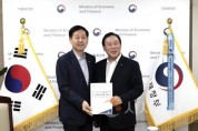 f_왼쪽부터 구윤철 경제부총리, 최민호 시장1(예산담당관).jpg