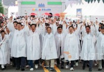 “대한독립만세! ”0시 축제에서 광복의 기쁨 을려 퍼졌다