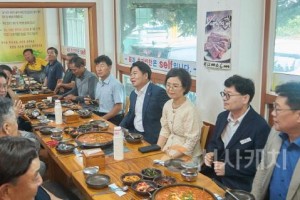 [크기변환]사본 -1. 밥상머리서 듣는 생활민원... 아산시, 이‧통장 오찬간담회 진행 (3).jpg