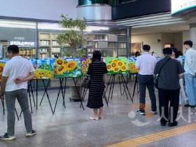 [크기변환]사본 -4. 제2회 아산시 발달장애인 그림전시회 ‘꿈을 그리다’ 큰 호응 (3).jpg