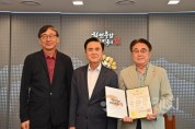 f_(왼쪽부터)김광현_총괄건축가_김태흠_충남도지사_박호영_수석건축가.jpg