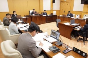 f_2. (사진자료) 제290회 임시회 상임위 회의_산업건설위원회.jpg