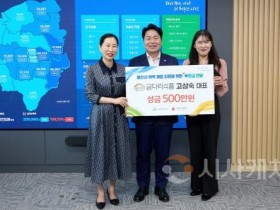 [크기변환]1. 고삼숙 굴다리식품 대표, 아산시에 추석맞이 성금 500만 원 기탁 (2).jpg