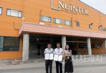 [크기변환]사진 1. 선문대-뉴인텍 협약 체결 후 기념사진 촬영(왼쪽부터 선문대 윤종환 센터장, 뉴인텍 조윤석 이사, 뉴인텍 정주영 부장).jpg