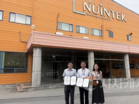 [크기변환]사진 1. 선문대-뉴인텍 협약 체결 후 기념사진 촬영(왼쪽부터 선문대 윤종환 센터장, 뉴인텍 조윤석 이사, 뉴인텍 정주영 부장).jpg