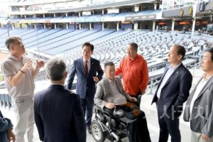 f_제290회 임시회 복지환경위원회 현장방문_대전한화생명볼파크-1.JPG