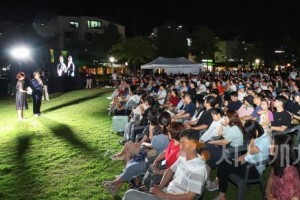 [크기변환]2. 수변공원에서 펼쳐진 감성 무대 제3회 뮤직토크쇼 성황리 개최1.jpeg