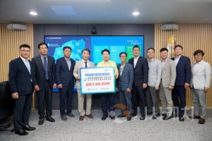 [크기변환]1. 대한전문건설협회, 아산시 호우피해 극복 위해 성금 5백만 원 전달 (2).jpg
