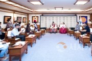 [크기변환]최민호 시장 외신 기자단 간담회1(공보관).jpeg