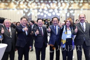 [크기변환]1. &quot;세계를 이끄는 대전” 이장우 시장 UCLG 세계 회장 공식 취임3.jpg