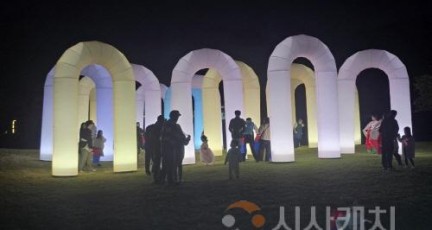 [크기변환]1. 아산시, 2025년 현충사 달빛야행 성황리에 개막 (4).jpg