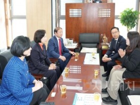 f_사진2) 아산시의회, 신청사 견학 온 영등포구의회와 간담회 개최(2).JPG f_사진2) 아산시의회, 신청사 견학 온 영등포구의회와 간담회 개최(2).JPG